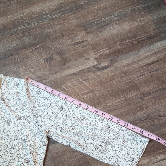 The Limited Cream Floral Blouse Size Medium - Picture 7 of 7